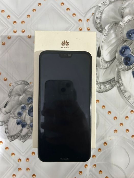 Телефон Huawei p20 lite