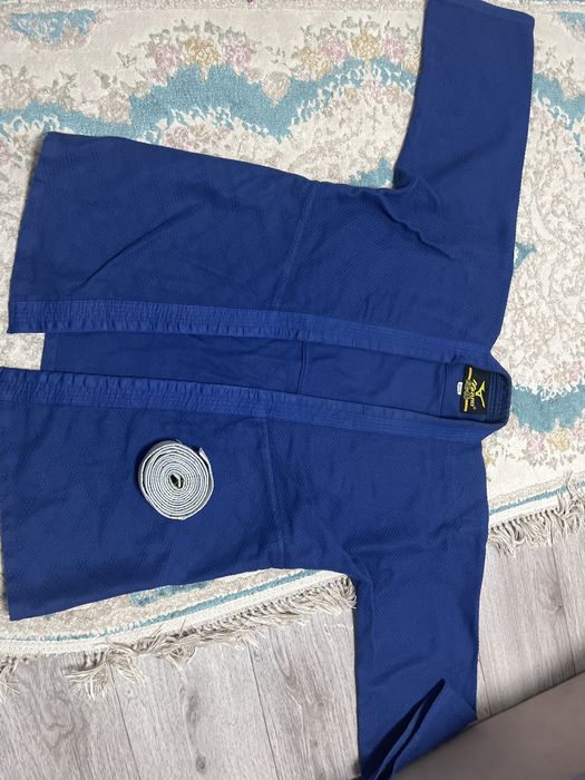 Продаю кимано мизуно