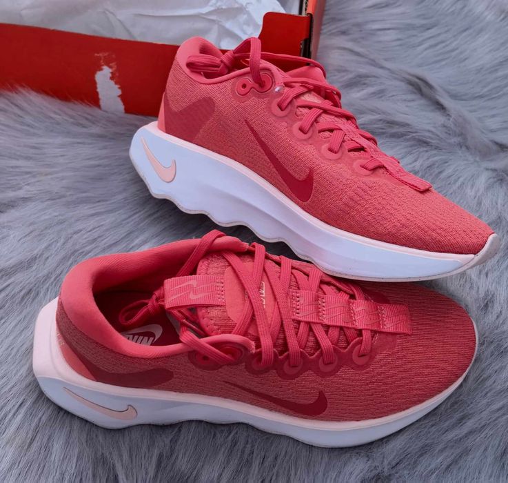Nike  Motiva оригинални нови дамски сникърси  38.5 номер
