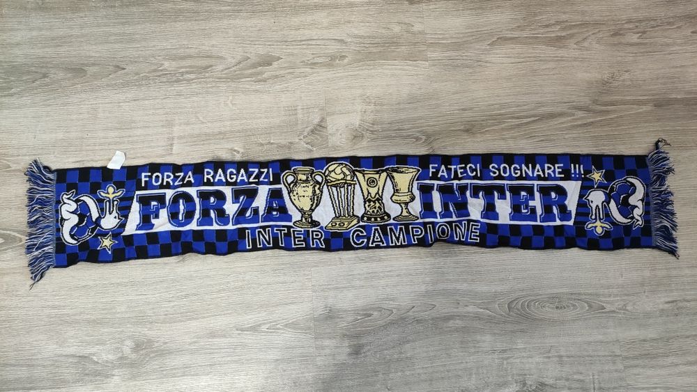 Футболен Шал на Интер