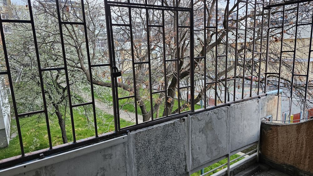 Тристаен Тракия 97 кв.  От собственик ! + мазе  и свободно паркиране