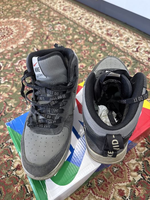 Продам серые красовки NIKE