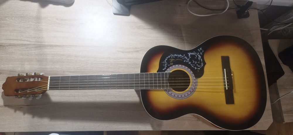 Акустическая гитара классика