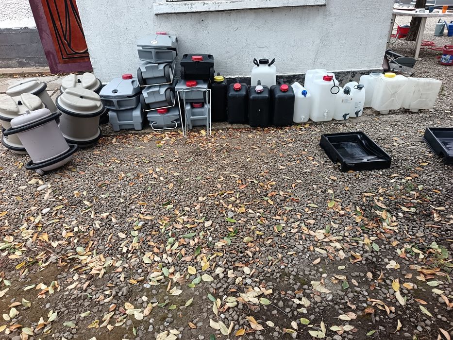 Vând rezervoare apa curata și apa murdara pentru rulotă
