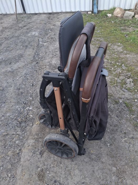 Продам детскую прогулочкую коляску