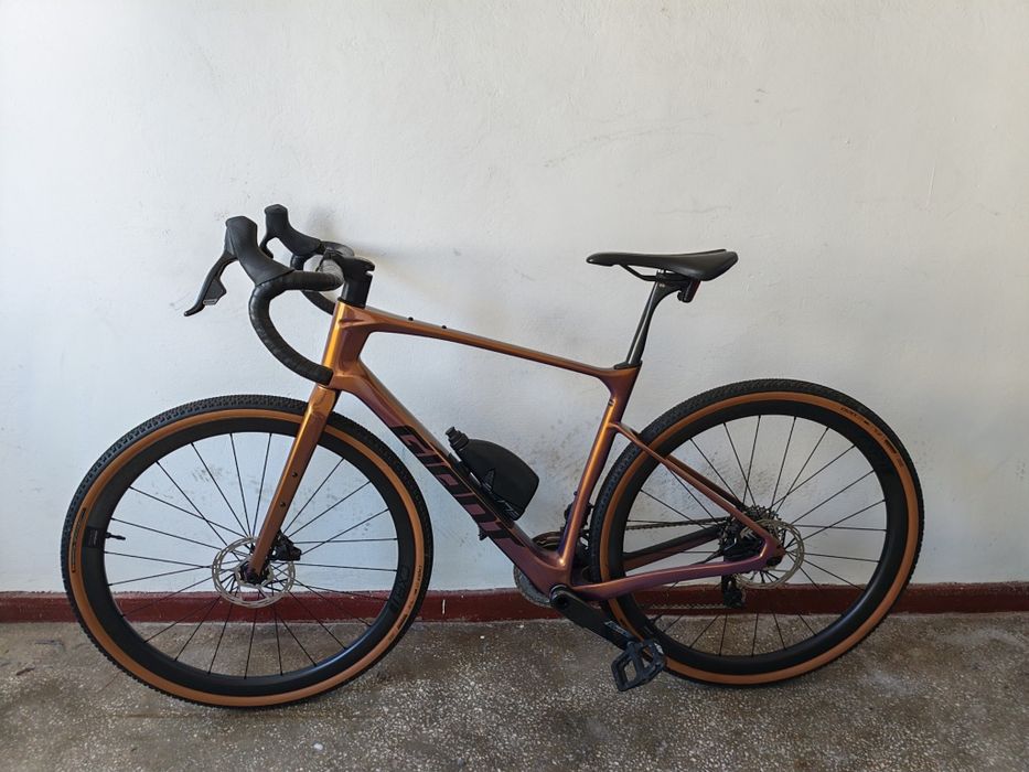 Bicicleta  Gravel  Full  Carbon  GIANT  REVOLT  ADVANCED  1  PRO  !! 2025  ! 2 x 12 Axs