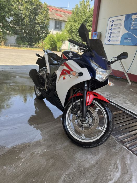 Vand Honda CBR 250R