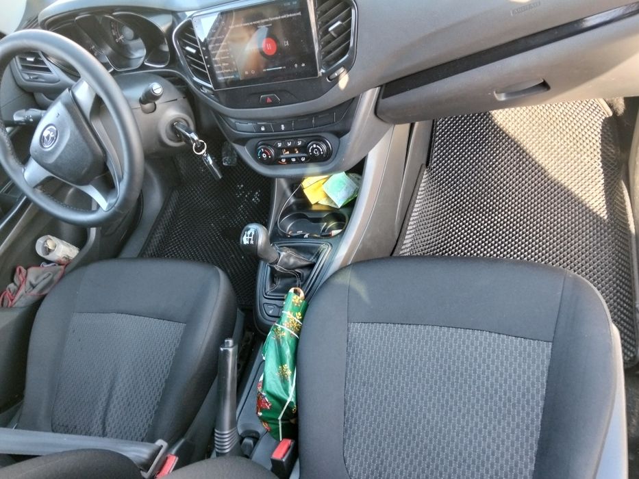 Продам весту 2018 год