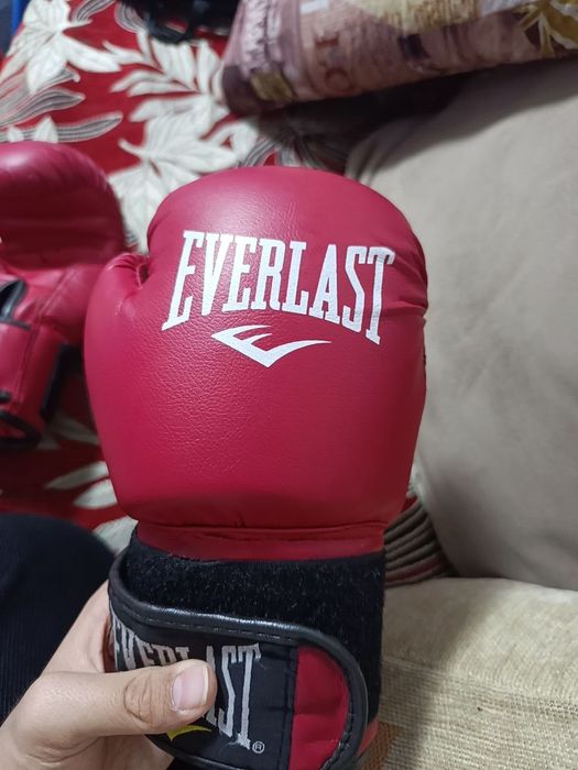 Продам перчатки боксерские