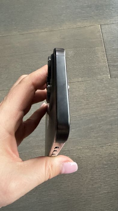 Iphone 16 pro black titanium