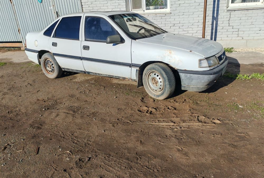 Продам опеель вектра а 1.6 8 клапан 1992год