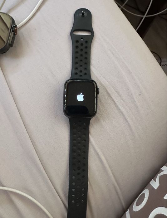 Apple Watch SE 2 Nike Edition – като нов