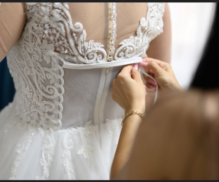 Vand rochie de mireasa !