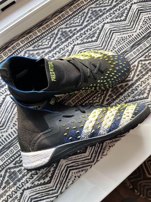 футбольные бутсы