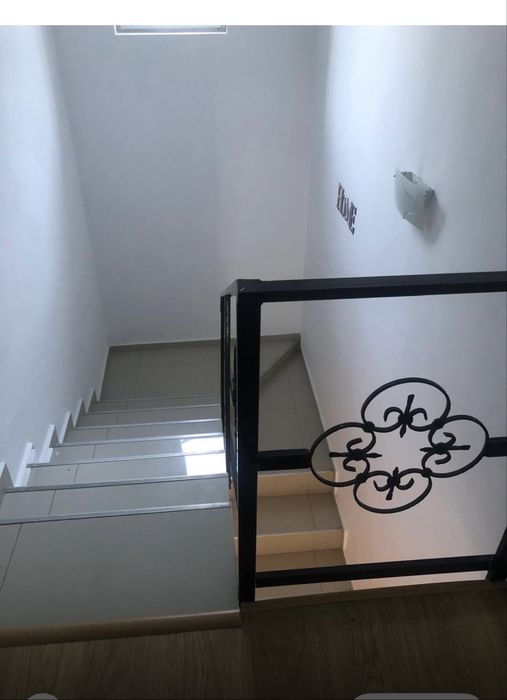 Inchiriez casa+mansarda