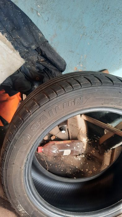 Продам резину R17. Цена 40000