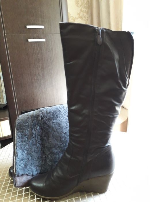 Продаю сапоги зимние кожаные очень тёплые, не носила  почти новые