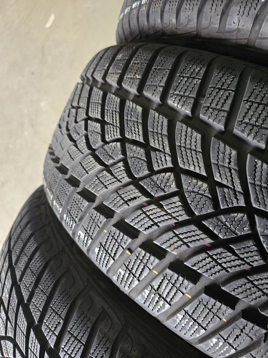 255/45/20 GOODYEAR 4бр