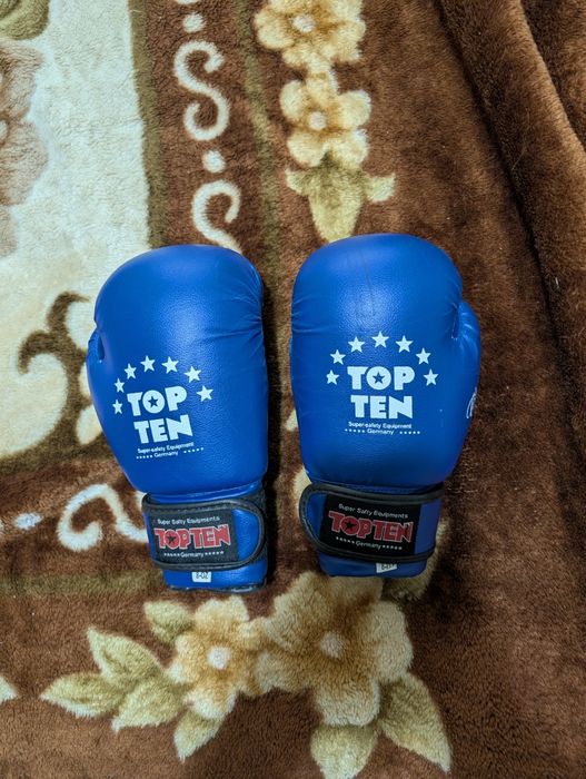 Боксерские перчатки