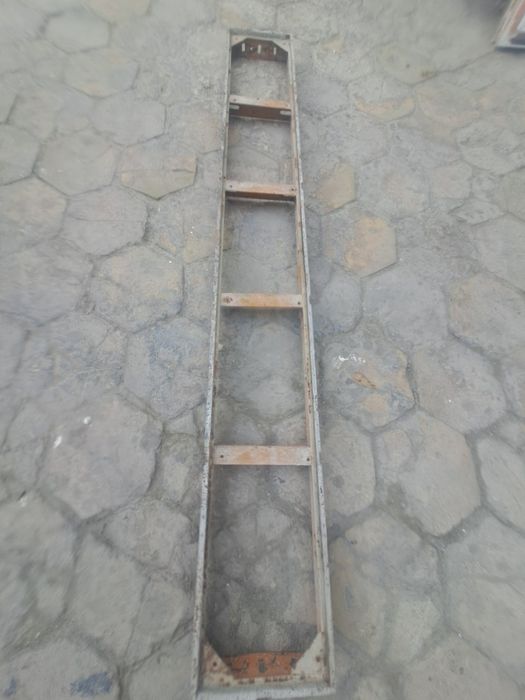 Арматура, апалофка ва труба сотилади.