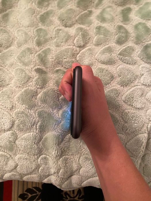 Продаю айфон 11 .