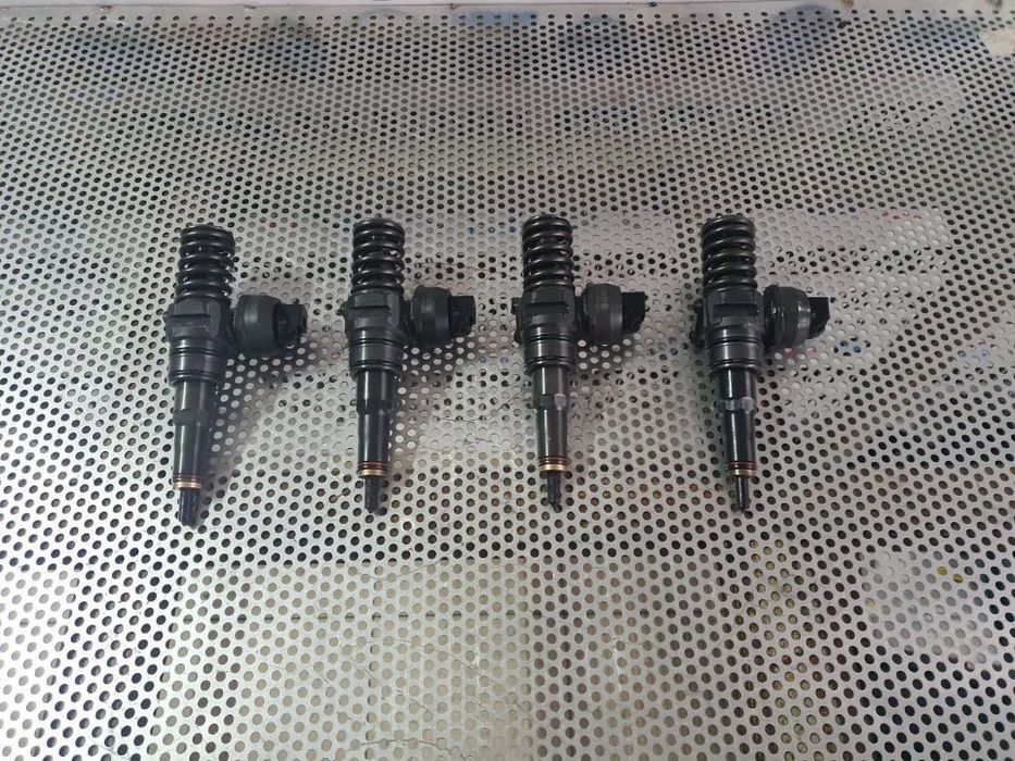 Injectoare Injector VW Passat B6 Golf 5 Touran Caddy Etc 1.9 TDI Motor BLS