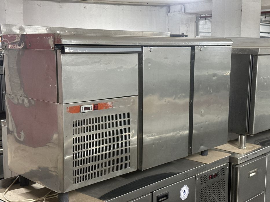 Стол холодильник,оборудование