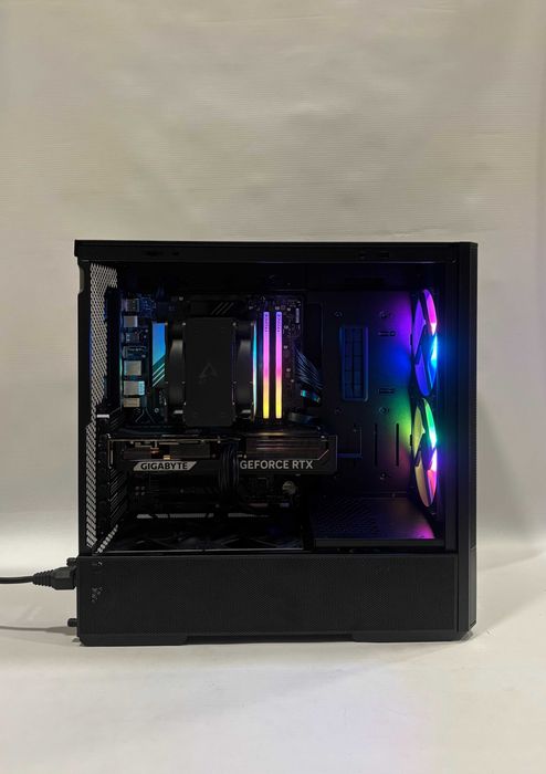Геймърски компютър AMD Ryzen 7 7800X3D, RTX 5070 12GB, 32GB ram DDR5