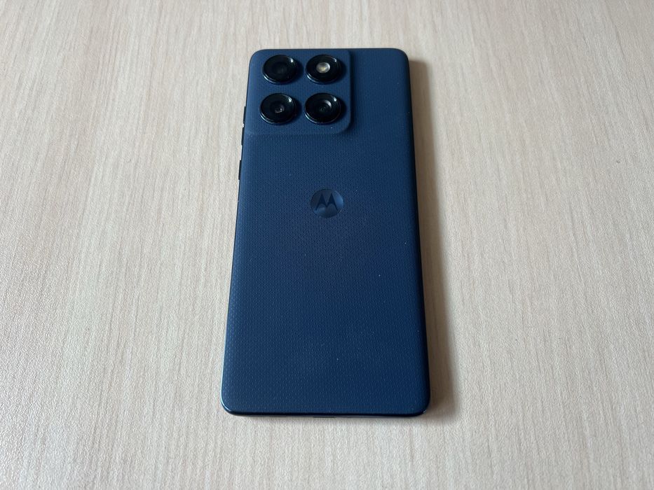 Продавам Motorola Edge 60 256/8+4GB