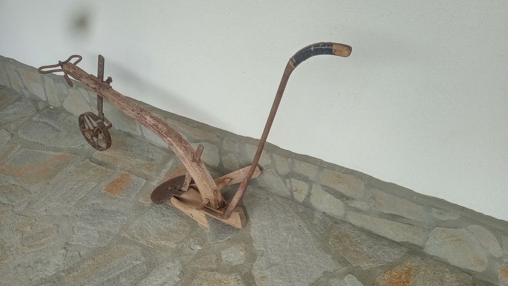 Дървено рало.Хомот,Ярем . Хлопка.