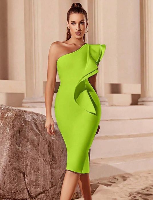 Ефектна бандажна рокля- чисто нова!