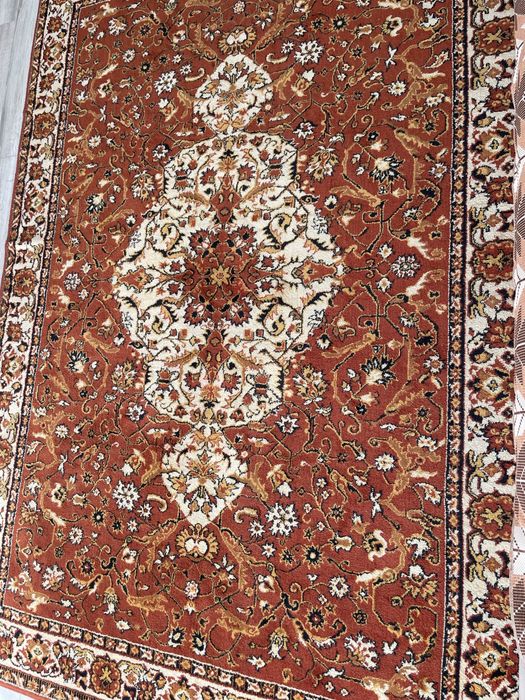 Продается ковер натуральный размер 2*3 хорошей расцветки