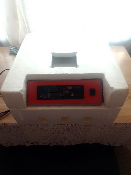 Инкубатор за 48 яйца/автоматичен/