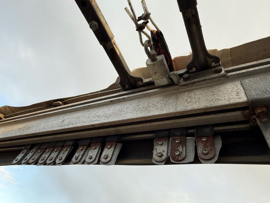 Продава се каросерия от ивеко дейли 6.10х2.25 тристранна щора