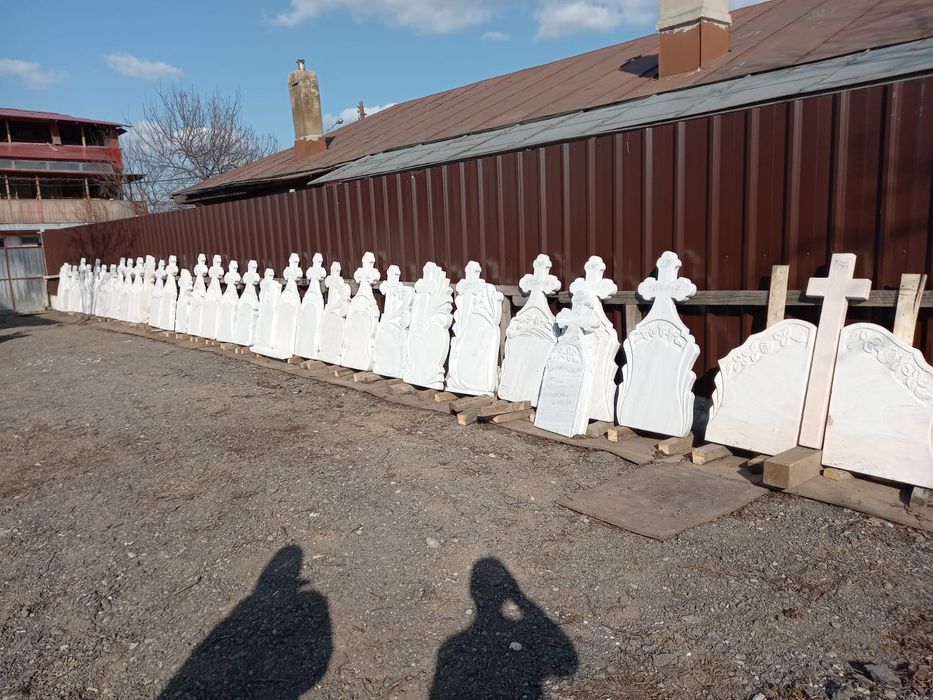 Cruci pentru  locuri de veci