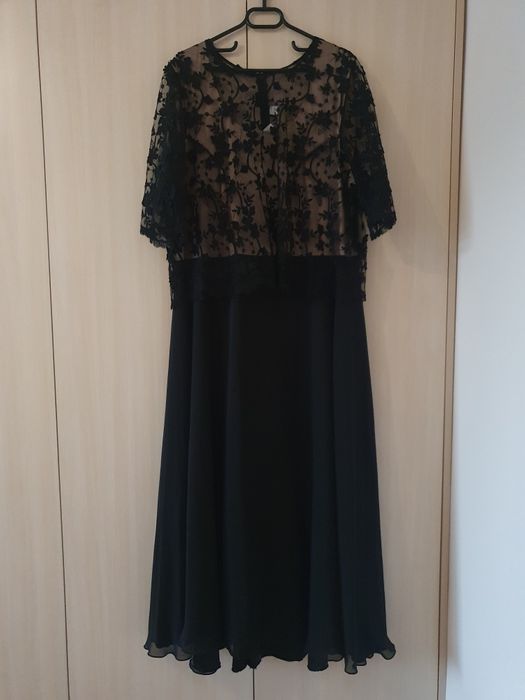 Дамска черна рокля с дантела