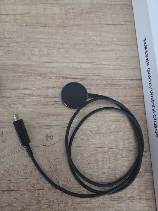 Продавам Samsung Galaxy Watch 6 Classic