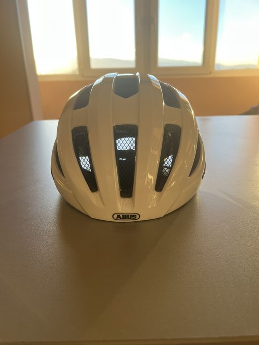 Продавам Каска ABUS