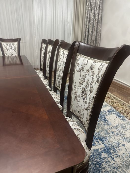 Стол со стульями