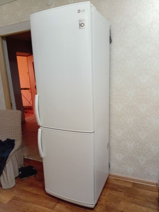 Продам. Холодильник. В отличном состояние