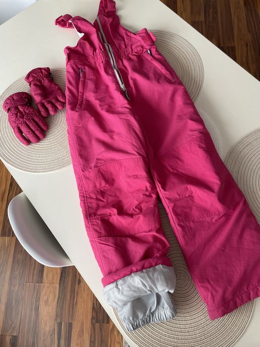 Pantaloni de schi călduroși pentru o fată de 8–9 ani + mănuși călduroase