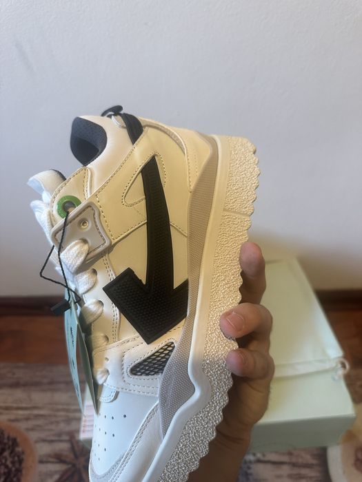 OFF-WHITE Sponge Mid Top White Black