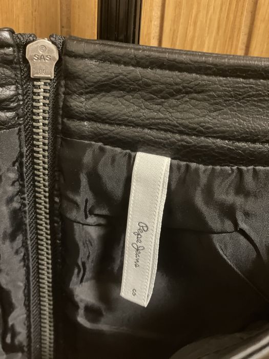 Нова кожена пола Pepe Jeans