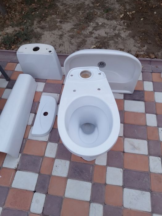 Продам унитаз, раковину в отличном состоянии.