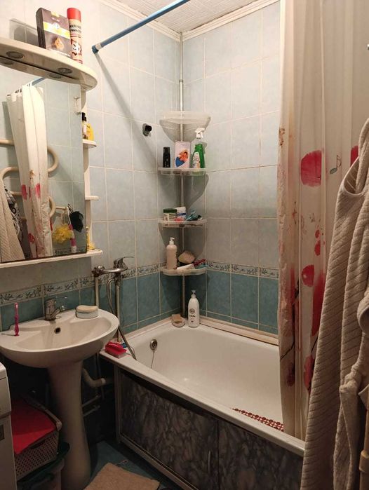 Продается  3 комн кв Габдуллина. 64 в центре