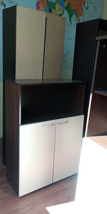 Продавам офис мебели