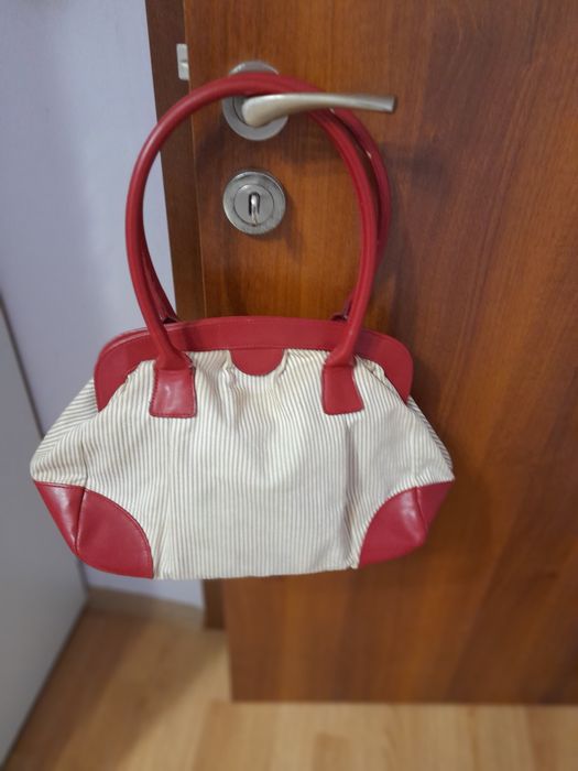 Продавам нови и използвани дамски чанти.