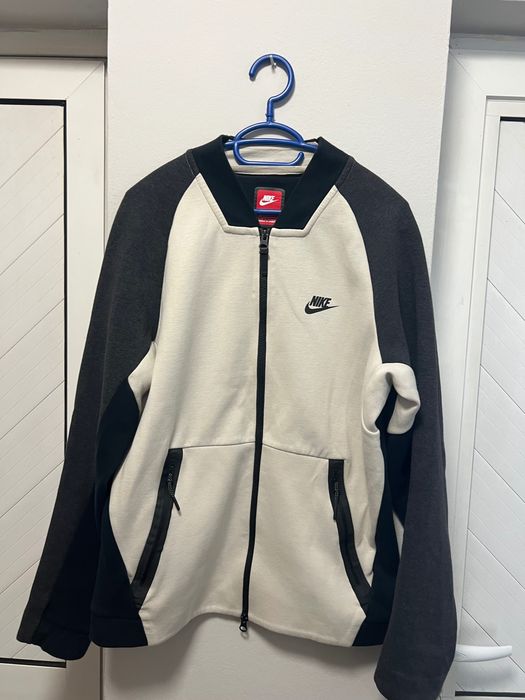 Nike Sportswear Tech Fleece Varsity Jacket in Light Bone/Black