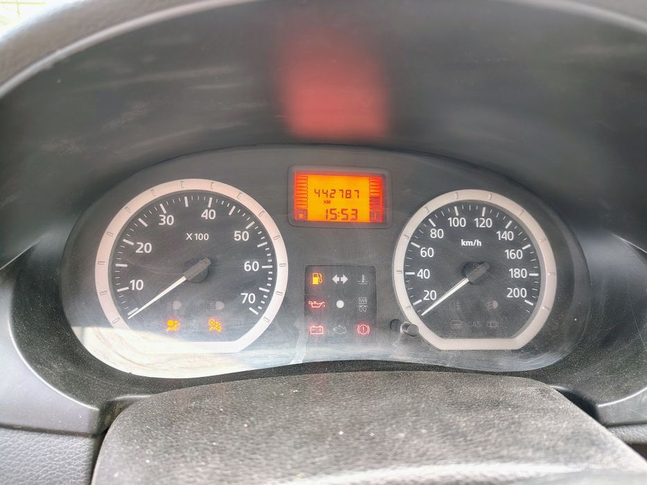 Vând sau dezmembrez Dacia Logan
