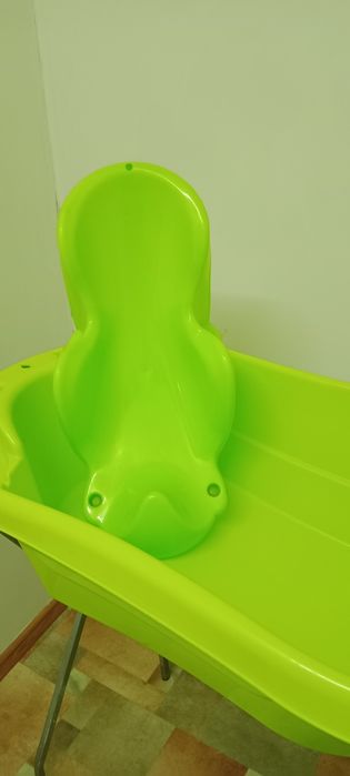 Продам ванночку на подставке